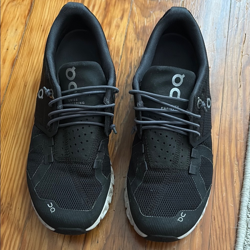 On Cloud Running Women’s Black Sneakers